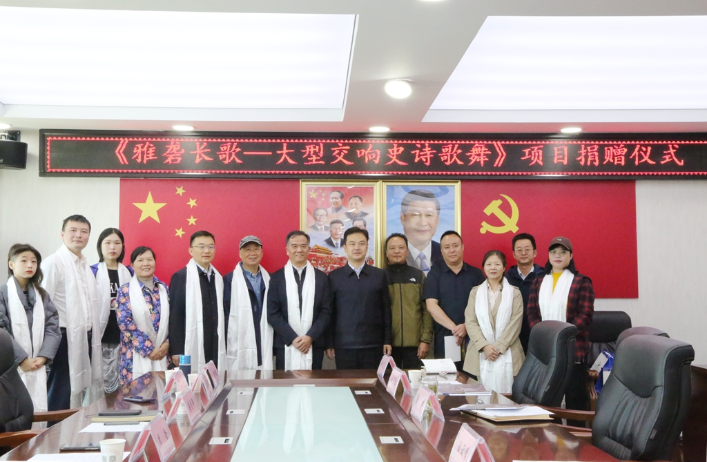 图为捐赠仪式合影 (3)_副本.jpg